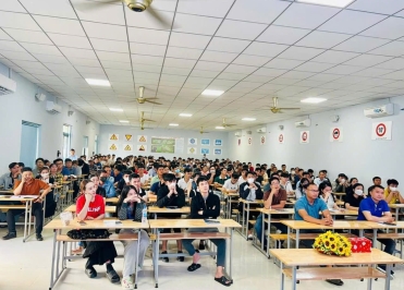 Học viên lái xe Bình Dương thầy Tiến