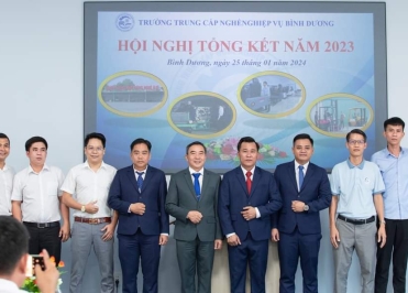 Giáo viên dạy lái xe trung cấp nghề nghiệp vụ Bình Dương