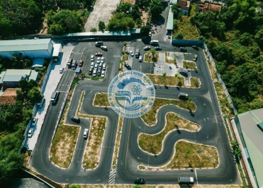 Sân tập lái xe ô tô trung cấp nghề nghiệp vụ Bình Dương thầy Tiến