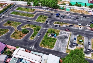 Sân tập lái xe ô tô trung cấp nghề nghiệp vụ Bình Dương thầy Tiến