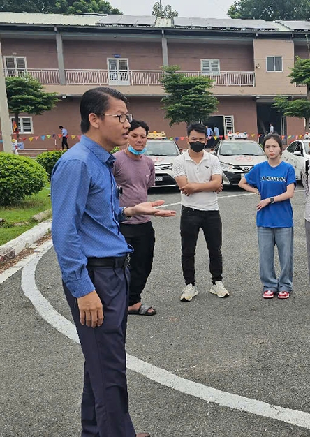 HỌC LÁI XE UY TÍN THẦY TIẾN