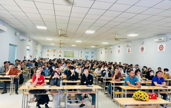 Học viên lái xe Bình Dương thầy Tiến